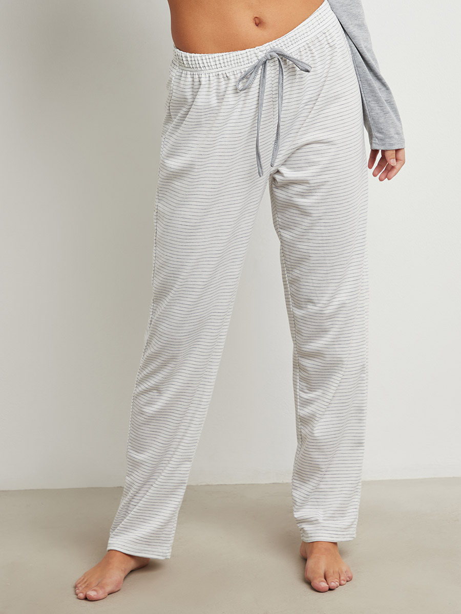 Styli Long Sleeves Pocket Detail T-shirt and Striped Pyjama Set-women-clothing-nightwear-pyjamas-bottoms-image-3