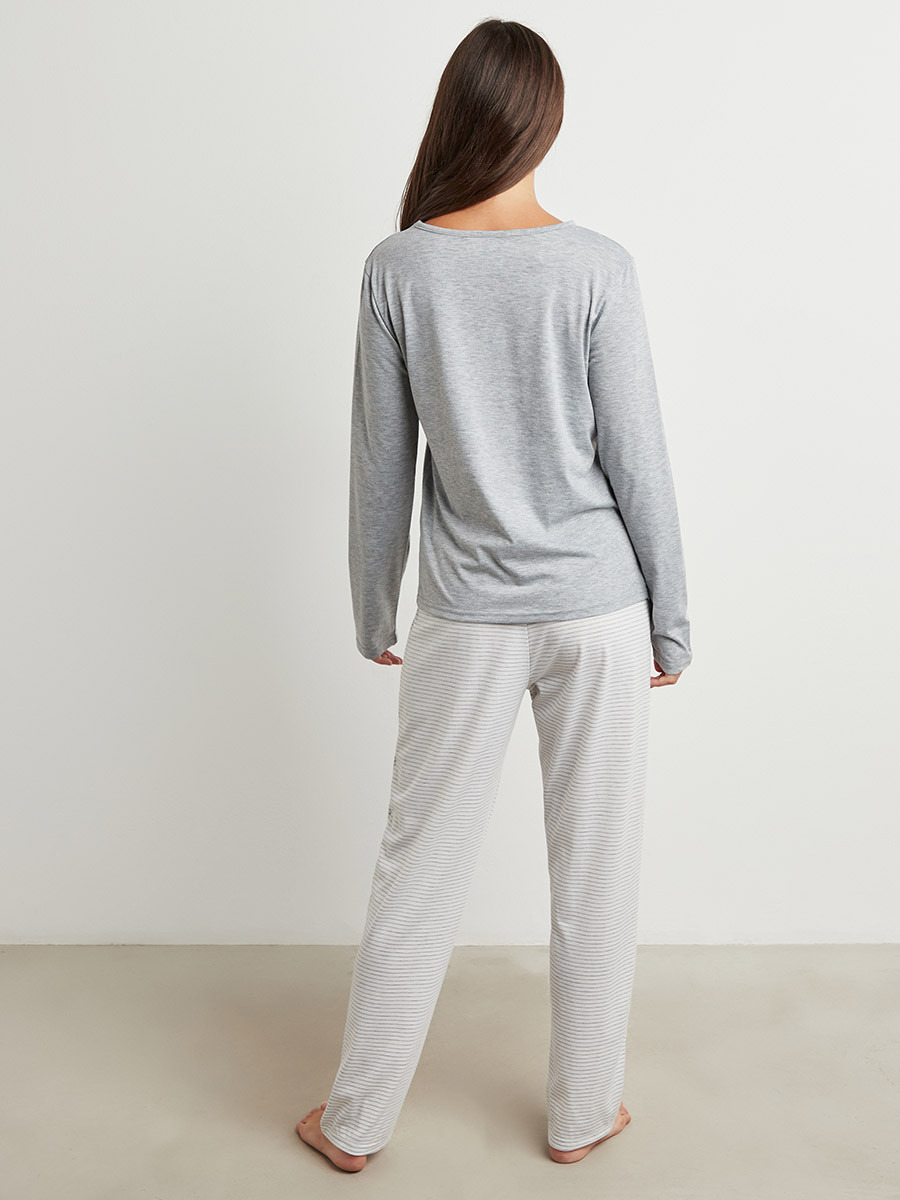 Styli Long Sleeves Pocket Detail T-shirt and Striped Pyjama Set-women-clothing-nightwear-pyjamas-bottoms-image-4
