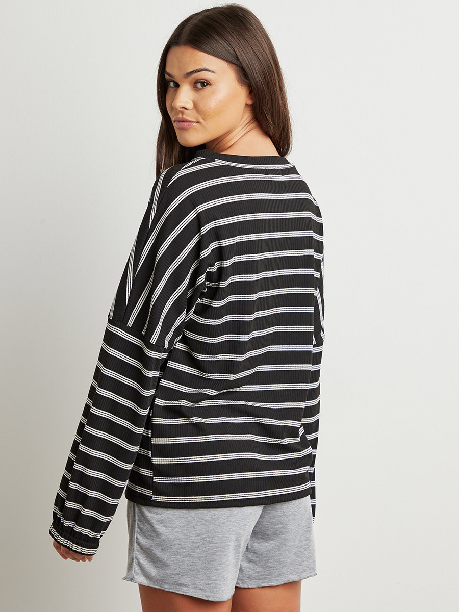 Styli Cozy Knitted Rib Long Sleeves Top and Shorts Set-women-clothing-nightwear-pyjamas-bottoms-image-4