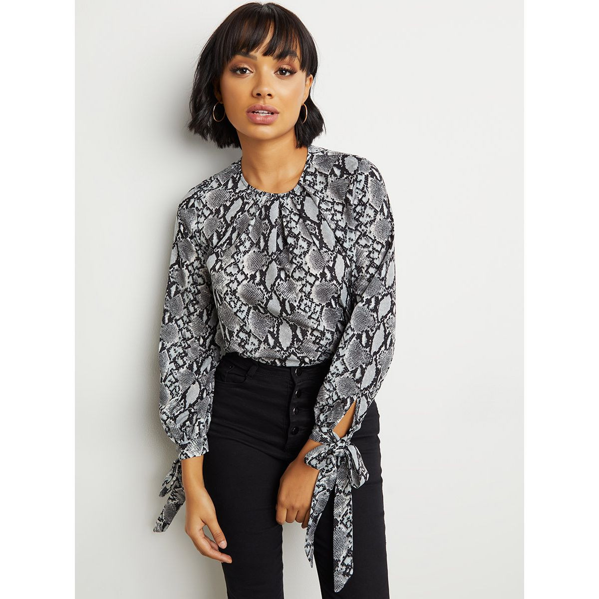 بلوزة مطبوعة بكسرات من ستايلي-women-clothing-shirtsandblouses-blouses-image-1