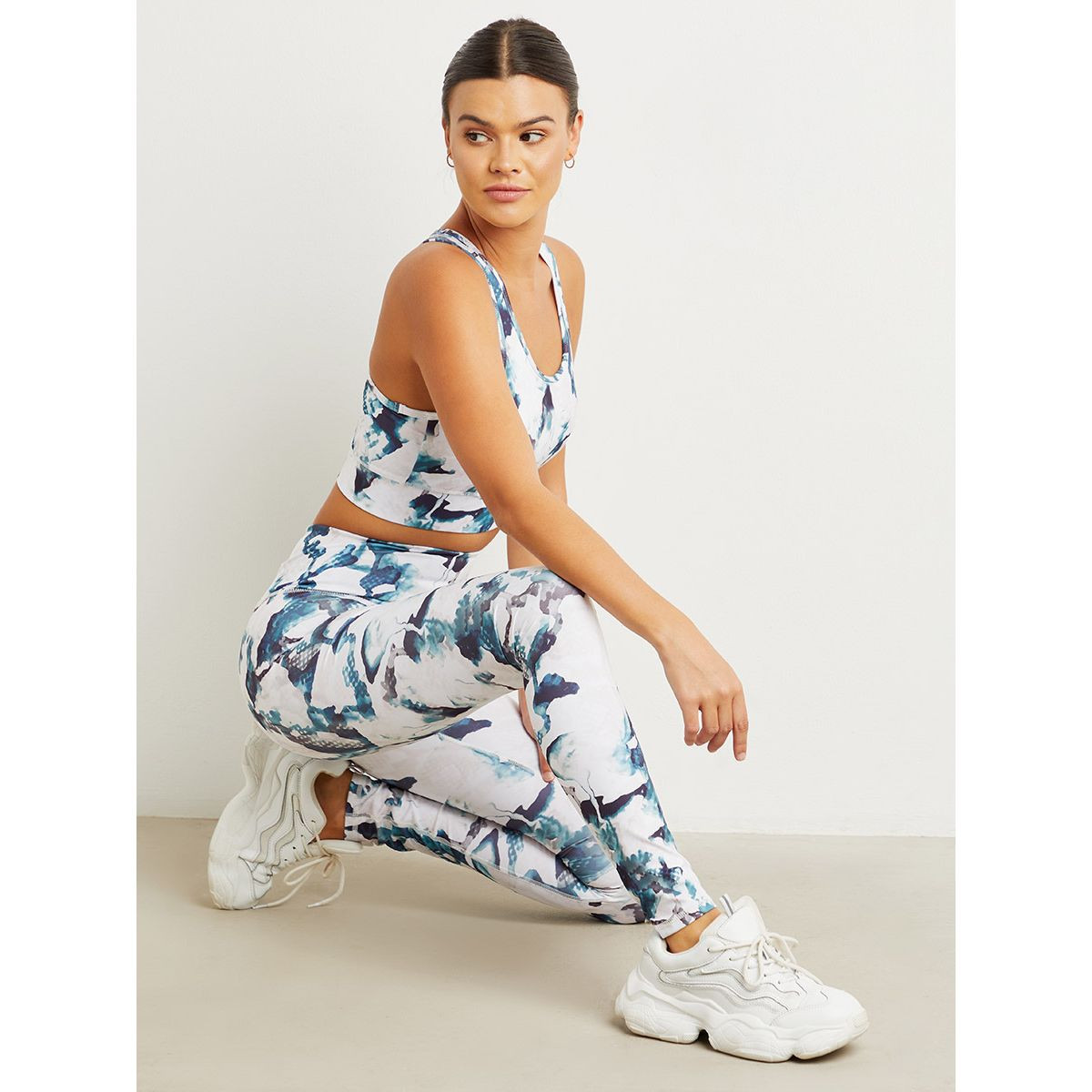 مجموعة من صدرية مطبوعة وليقنز من ستايلي-sports-women-clothing-trackpantsandtracksuits-image-5