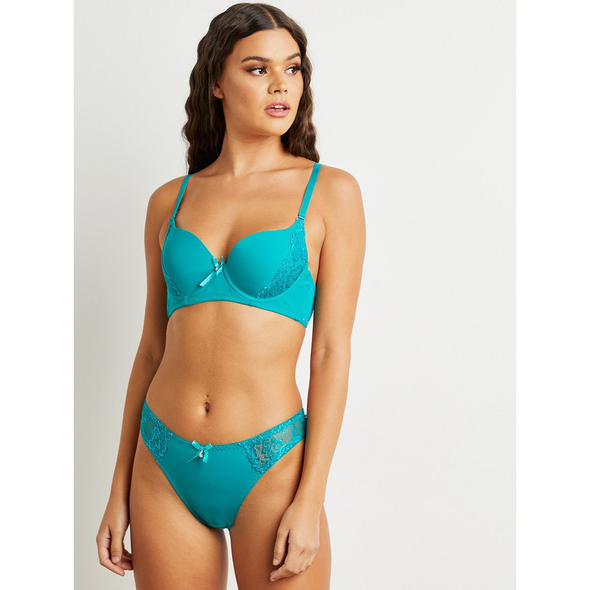 مجموعة من صدرية بتفاصيل دانتيل وسروال دخلي برازيلي من ستايلي-women-clothing-lingerie-bras-image-1