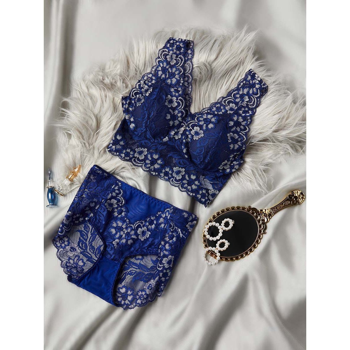 مجموعة من صدرية مبطنة وشورت من ستايلي-women-clothing-lingerie-lingeriesets-image-1