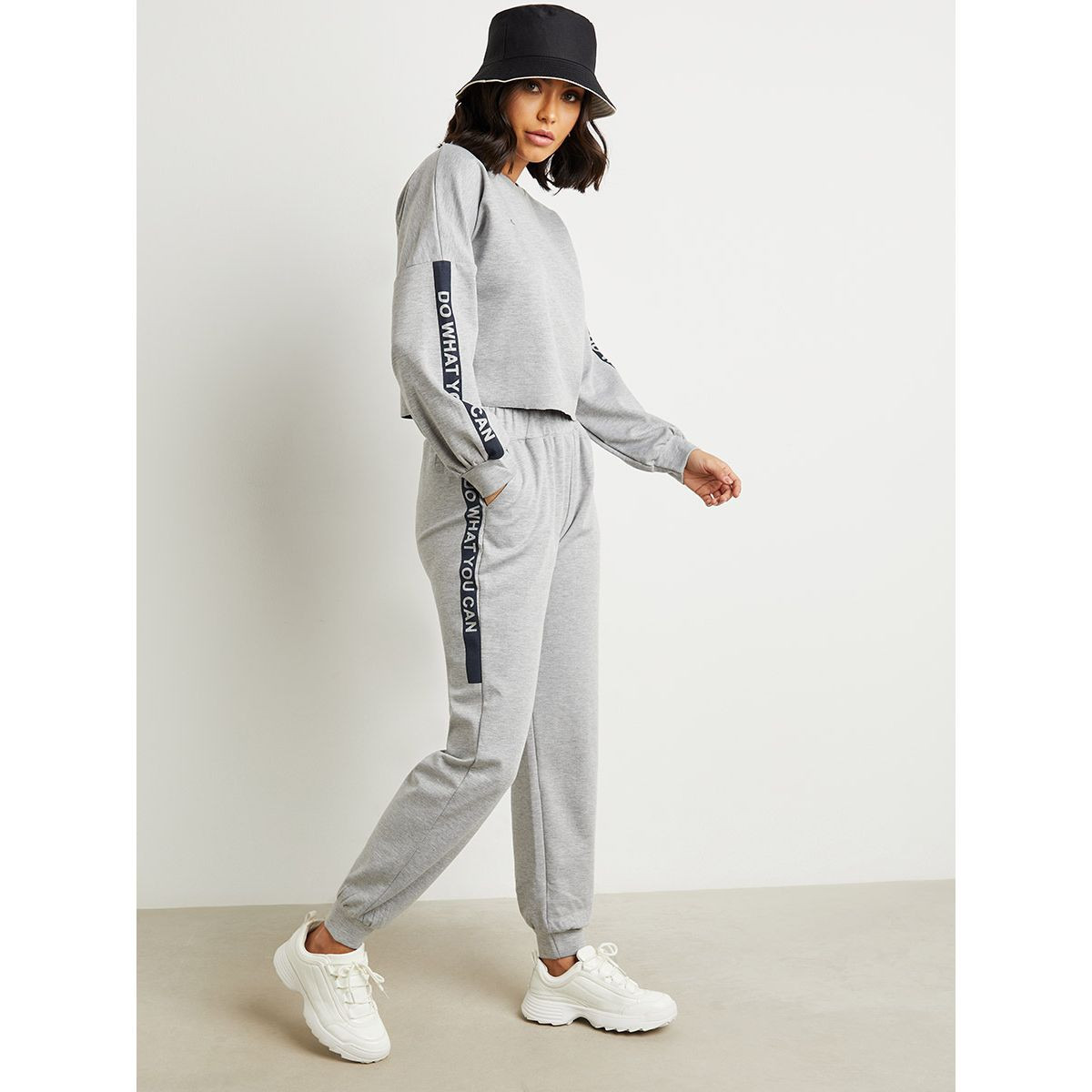 مجموعة من بلوزة مطبوعة وبنطلون رياضي من ستايلي-women-clothing-nightwear-pyjamas-longsets-image-2