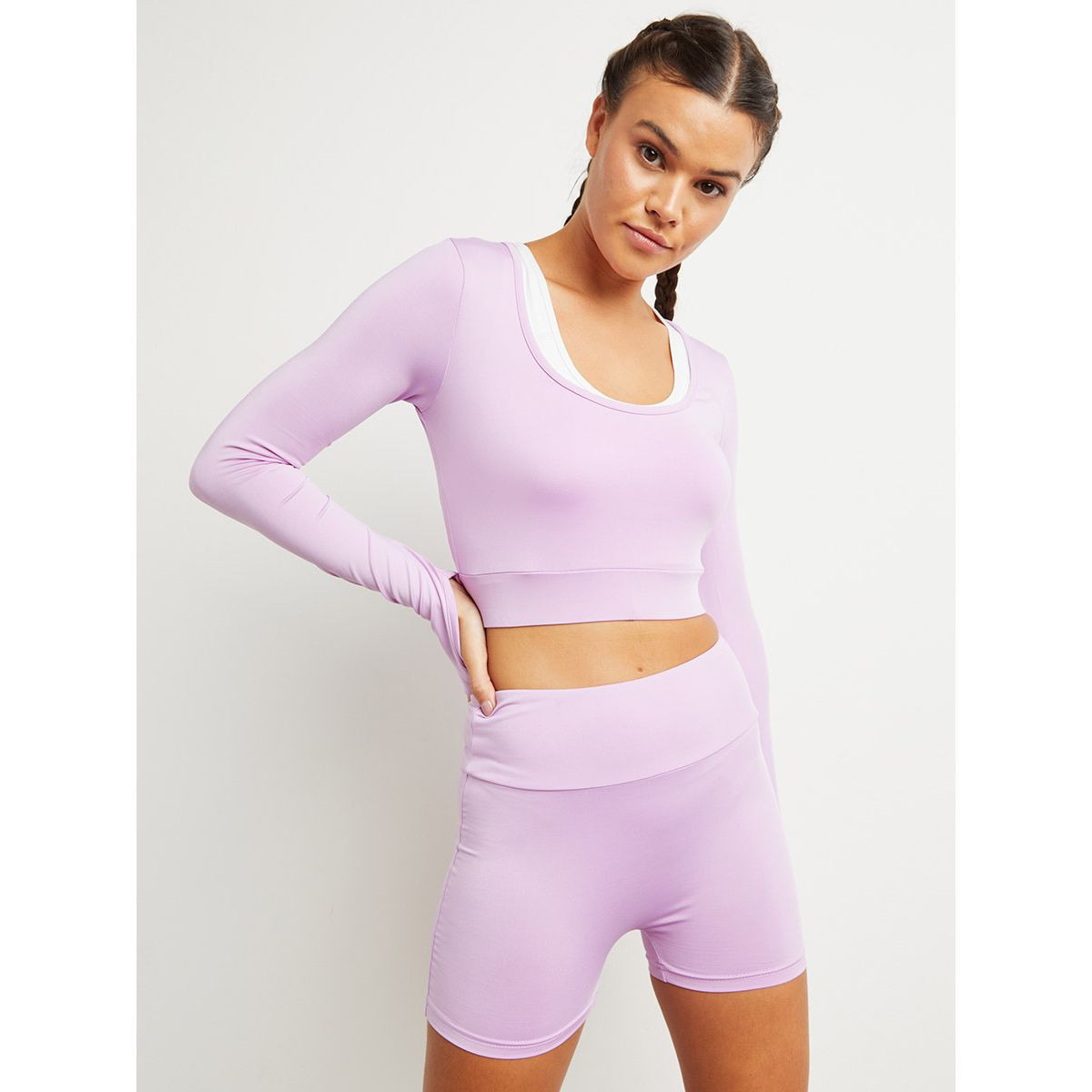طقم رياضي (بلوزة + شورت) من ستايلي-sports-women-clothing-trackpantsandtracksuits-image-1