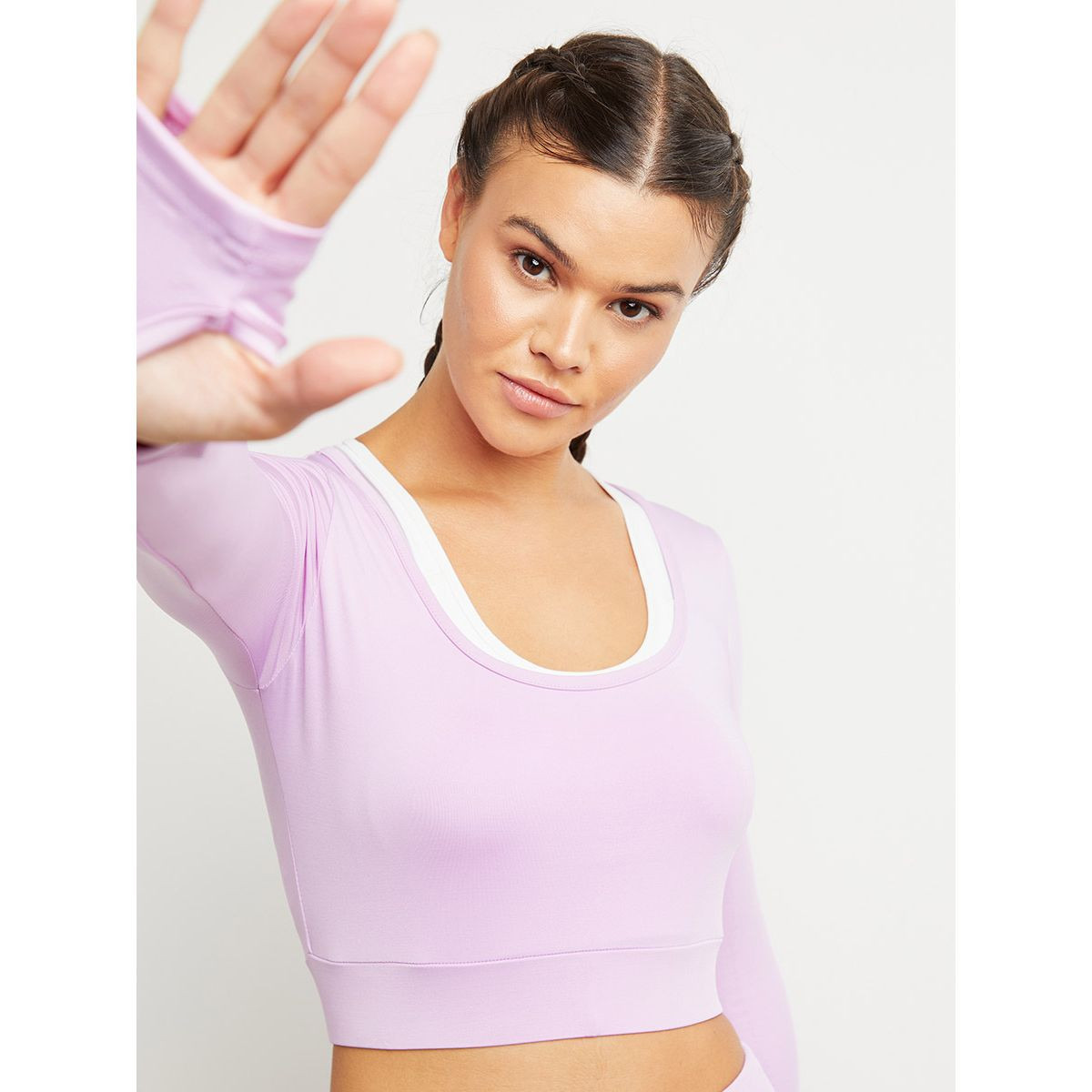 طقم رياضي (بلوزة + شورت) من ستايلي-sports-women-clothing-trackpantsandtracksuits-image-4