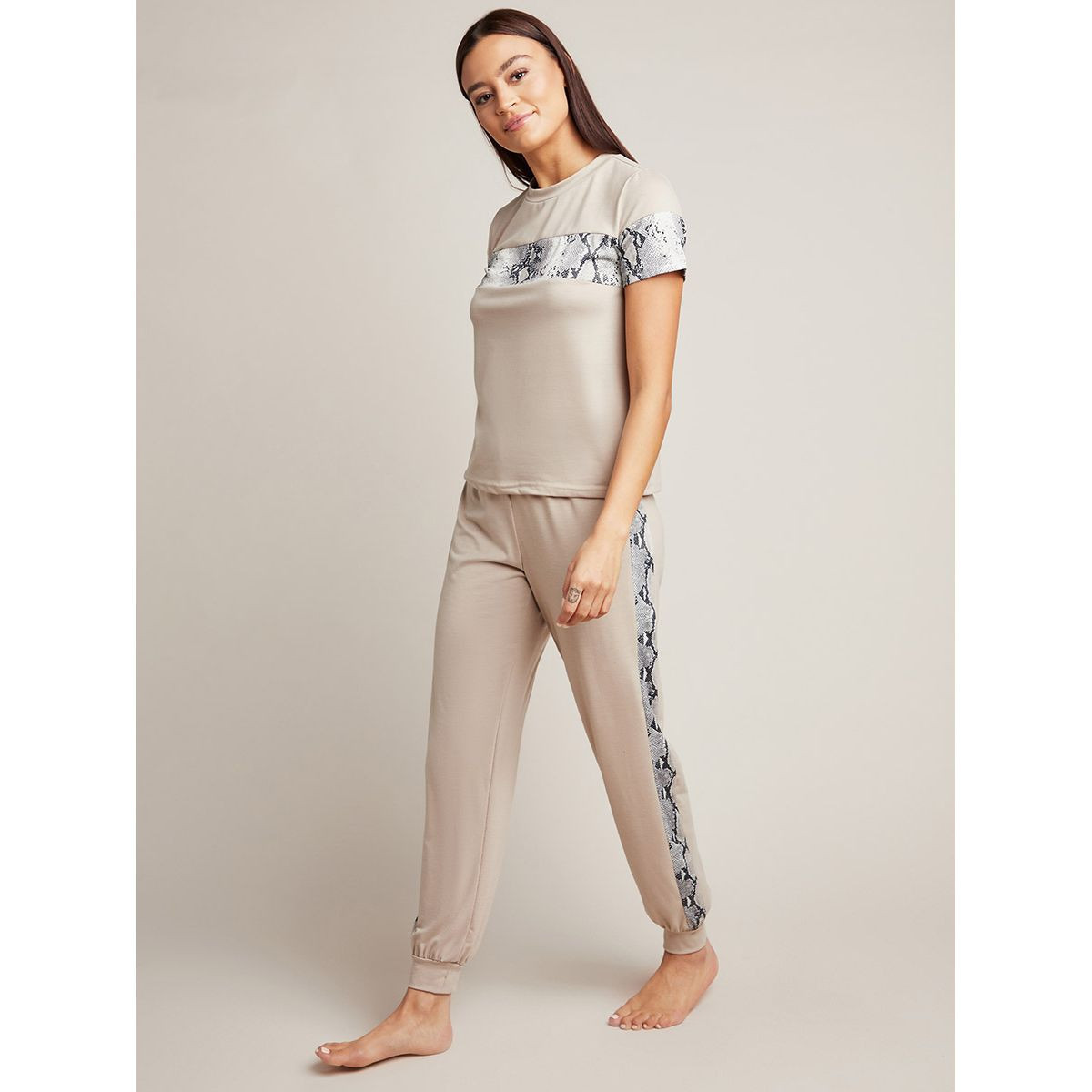 Buy Women s Styli Snakeskin Print Insert T shirt and Jogger Lounge Set Online Centrepoint UAE