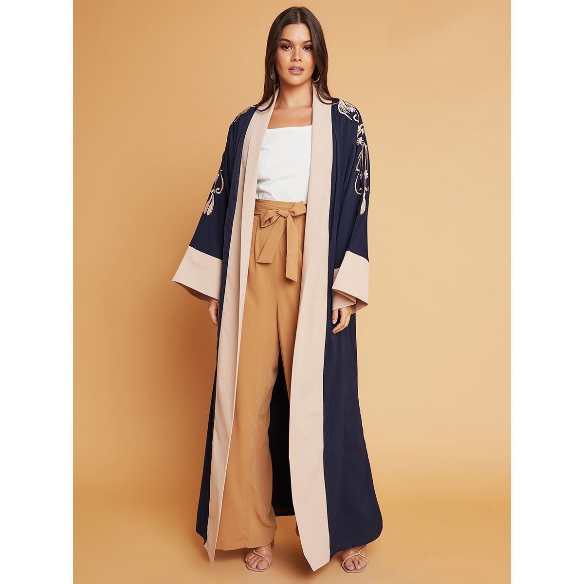 عباية بنمط كتل الألوان من ستايلي-women-arabicclothing-abayas-image-1