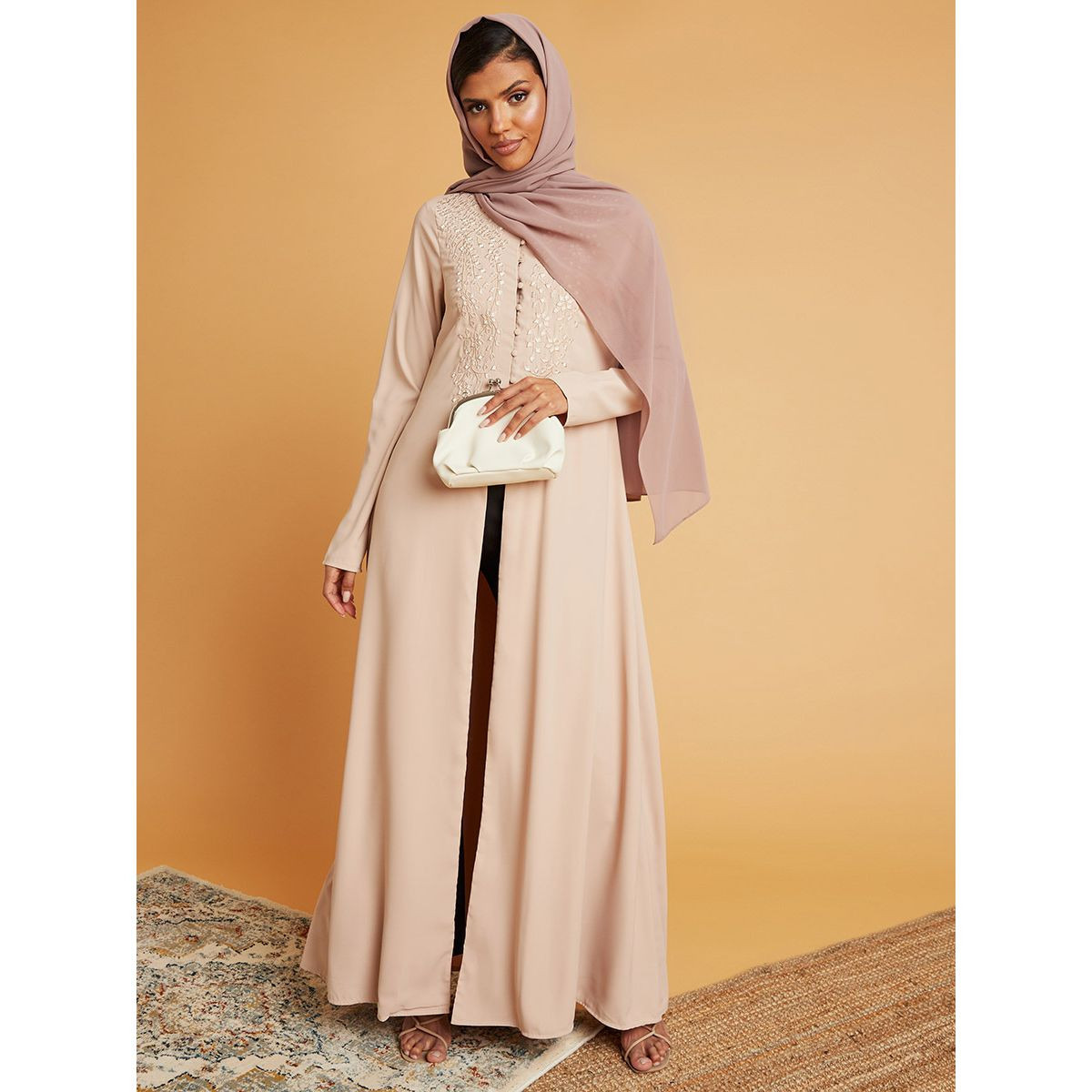 عباية مزينة بتطريزات من ستايلي-women-arabicclothing-abayas-image-1