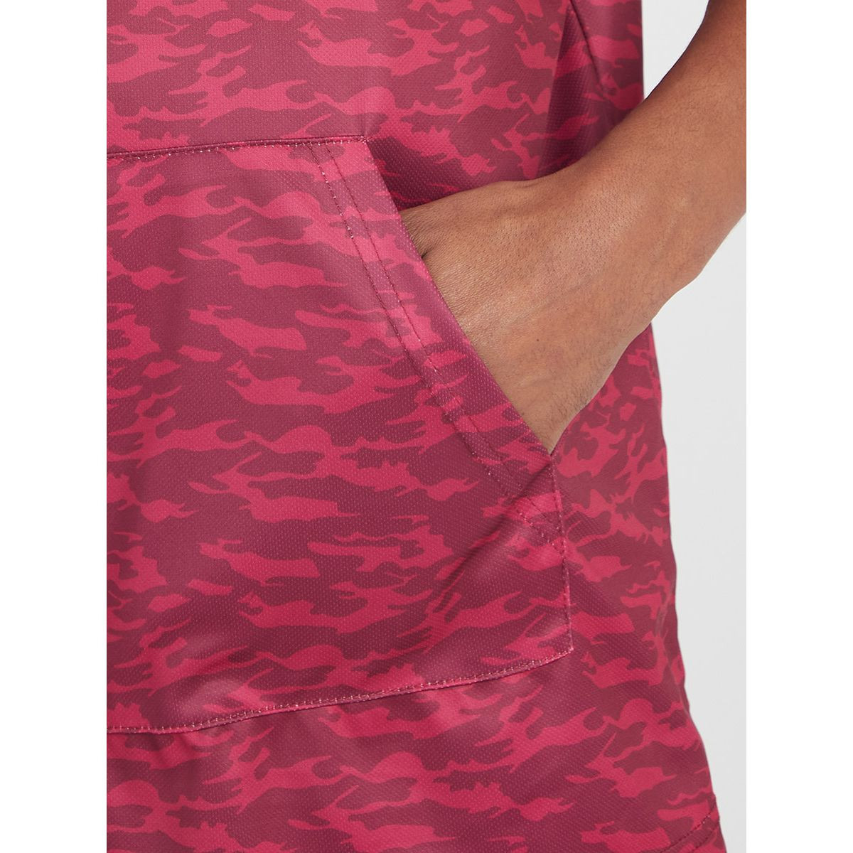 تيشيرت مطبع بتصميم هودي من ستايلي-men-clothing-sportswearandactivewear-tshirtsandpolos-image-3