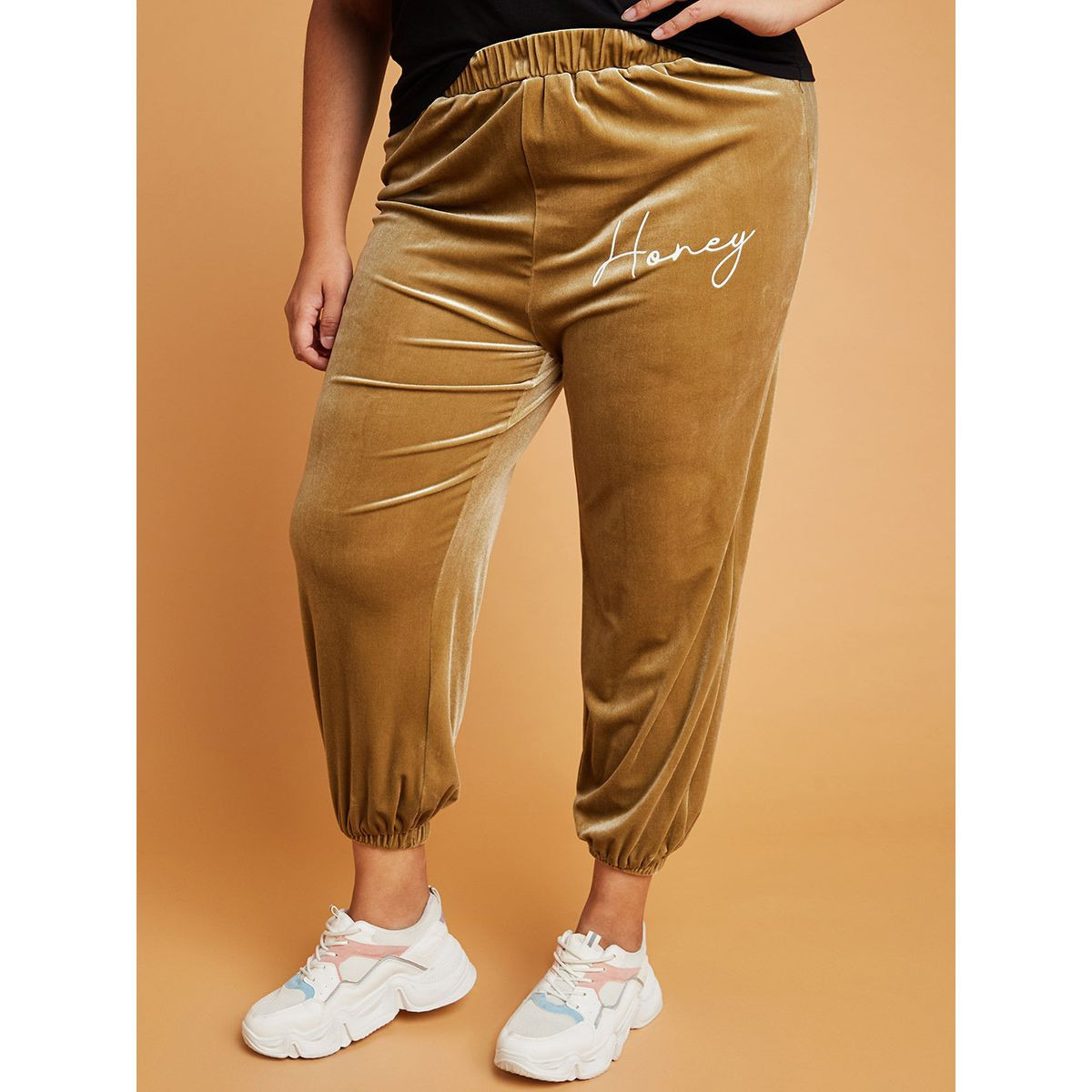 بنطال مخمل بطبعة كتابة من ستايلي-women-clothing-bottoms-trousers-image-1