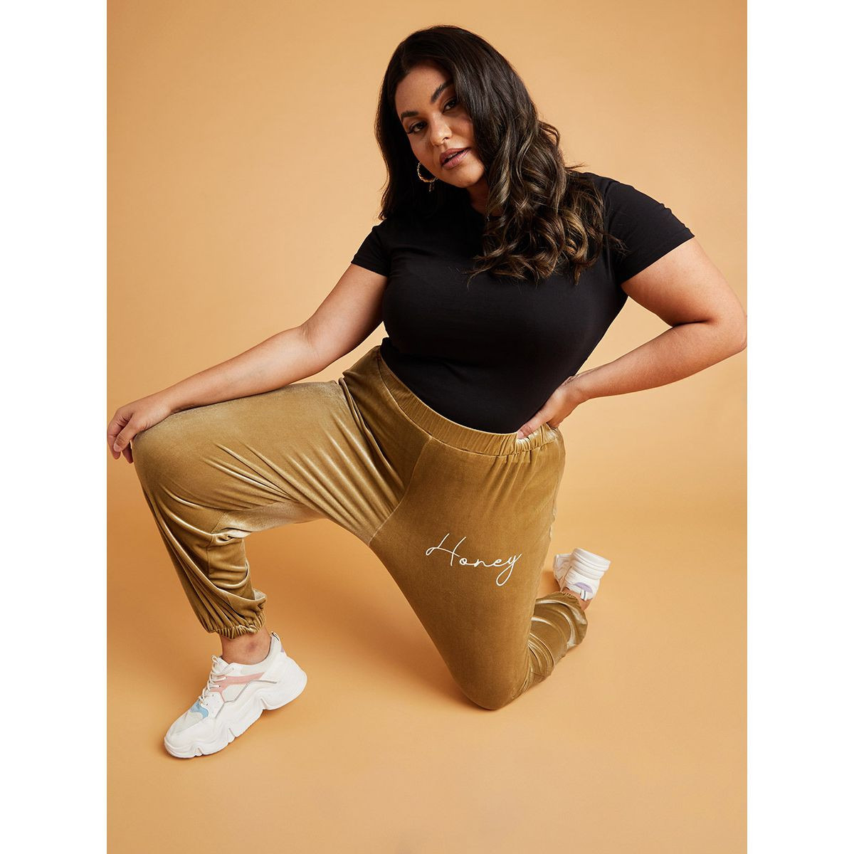 بنطال مخمل بطبعة كتابة من ستايلي-women-clothing-bottoms-trousers-image-5