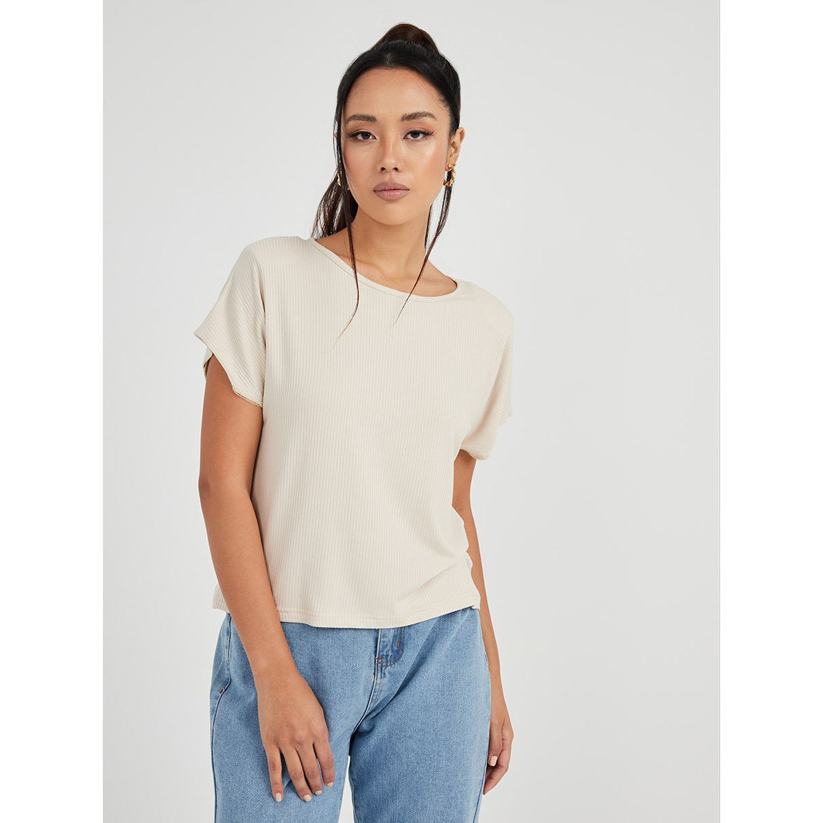 تيشيرت بأكتاف مبطنة-women-clothing-tshirts-image-3