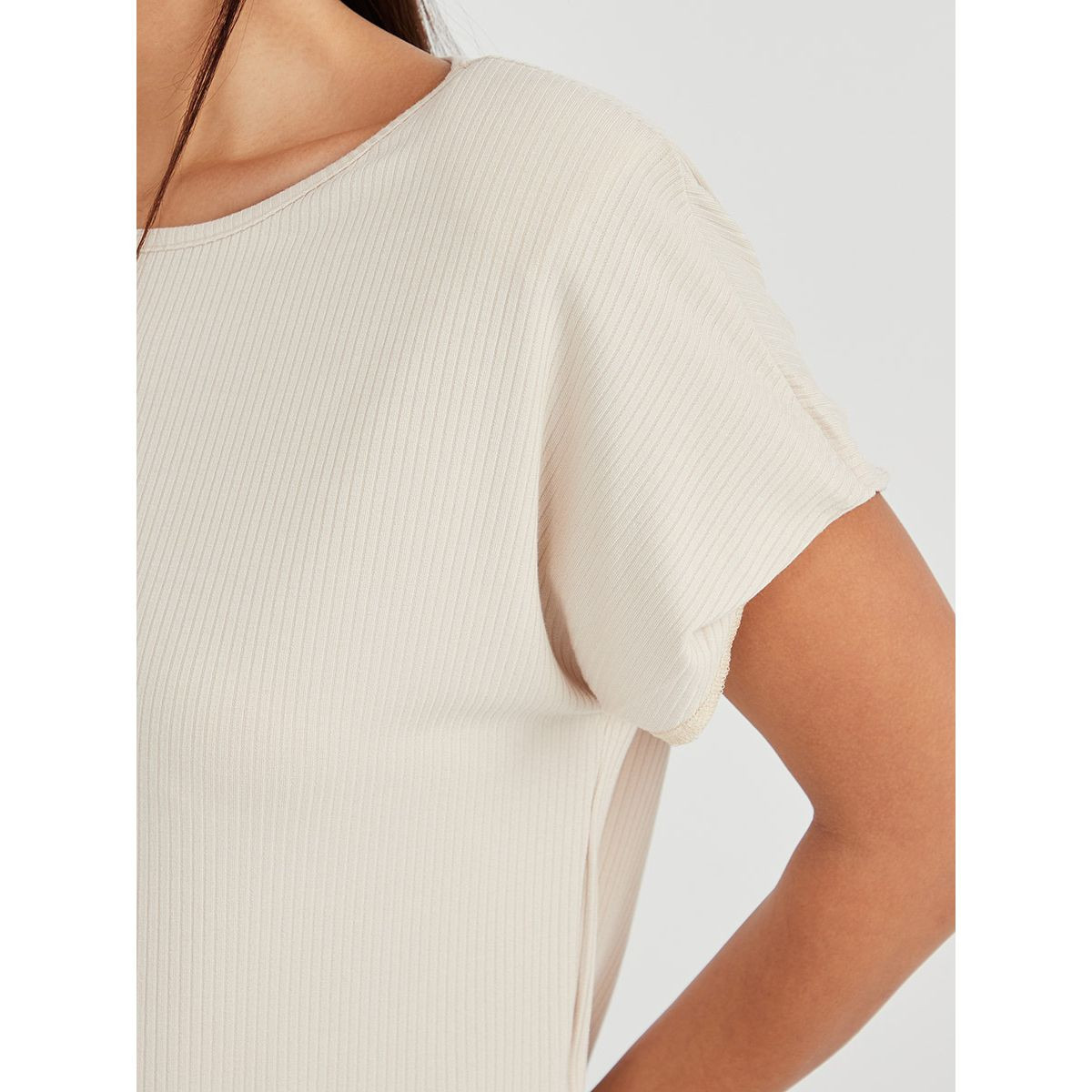 تيشيرت بأكتاف مبطنة-women-clothing-tshirts-image-4