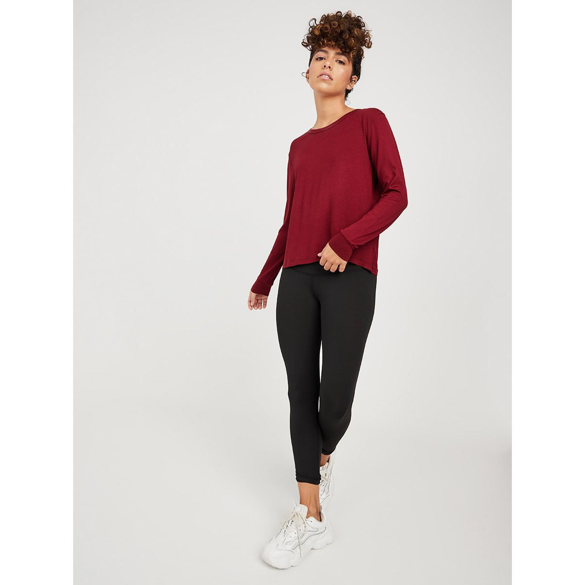 بلوزة رياضية بحمالات متقاطعة من ستايلي-women-clothing-sportswearandactivewear-tshirtsandvests-image-3