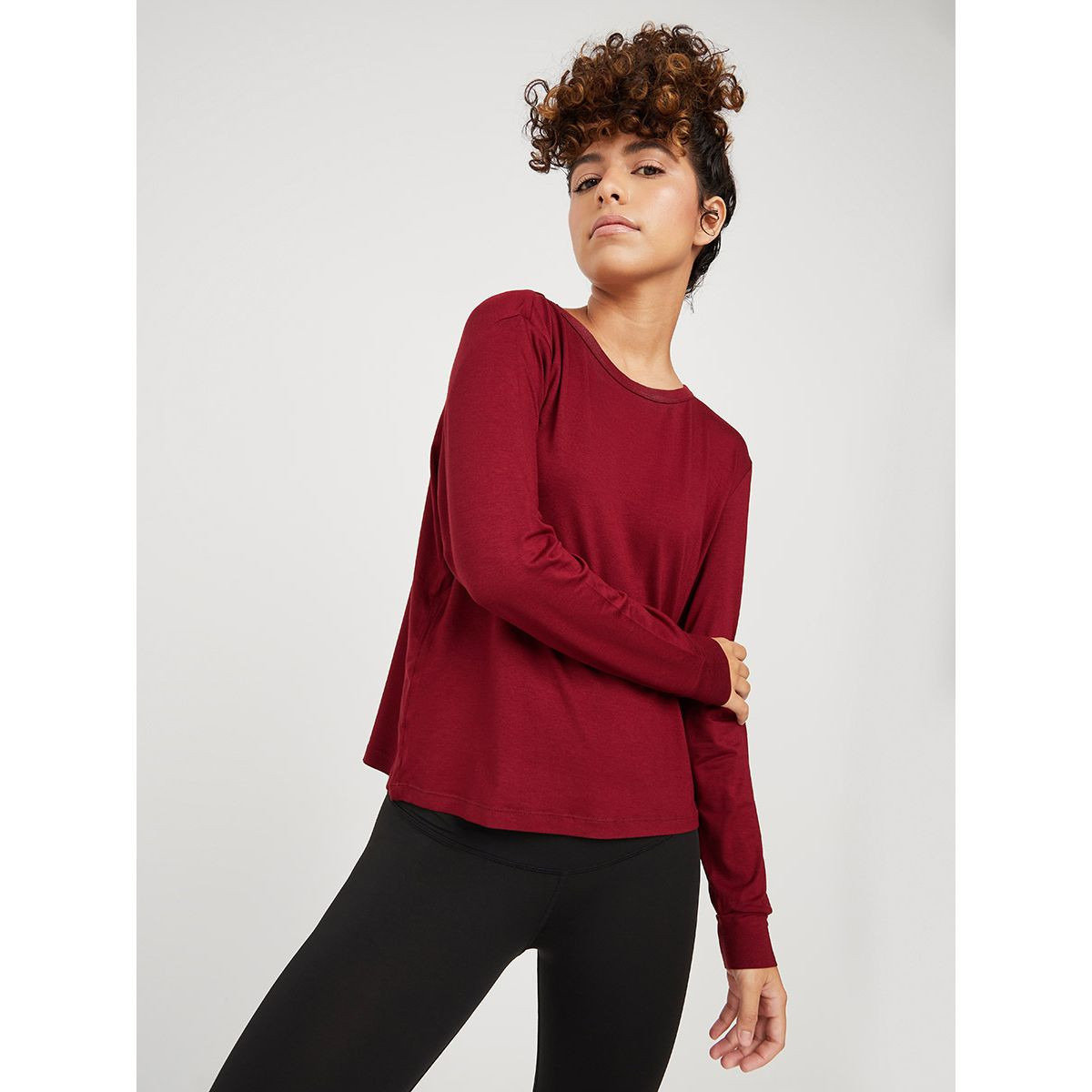 بلوزة رياضية بحمالات متقاطعة من ستايلي-women-clothing-sportswearandactivewear-tshirtsandvests-image-2