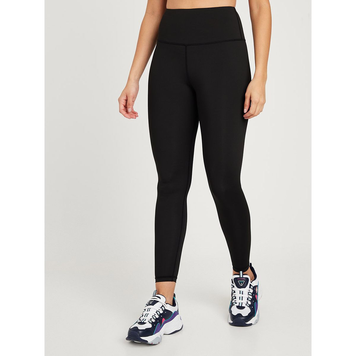 طقم من 3 ( صدرية + ليقنز + بلوزة بلا اكمام ) من ستايلي-women-clothing-sportswearandactivewear-sportsbras-image-4