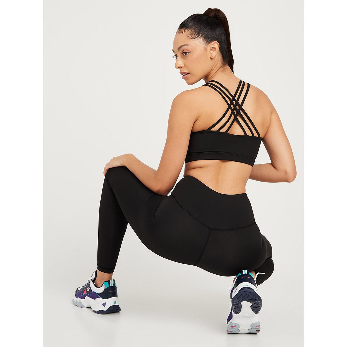 طقم من 3 ( صدرية + ليقنز + بلوزة بلا اكمام ) من ستايلي-women-clothing-sportswearandactivewear-sportsbras-image-6