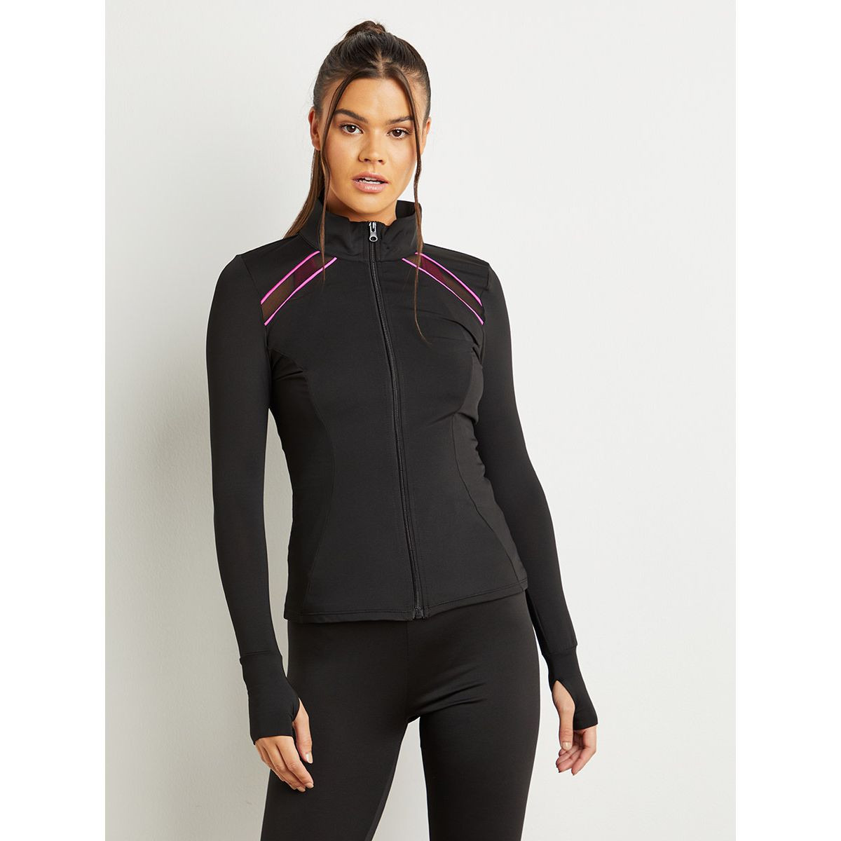 جاكيت رياضي بتداخلات شبكية من ستايلي-sports-women-clothing-coatsandjackets-jackets-image-1