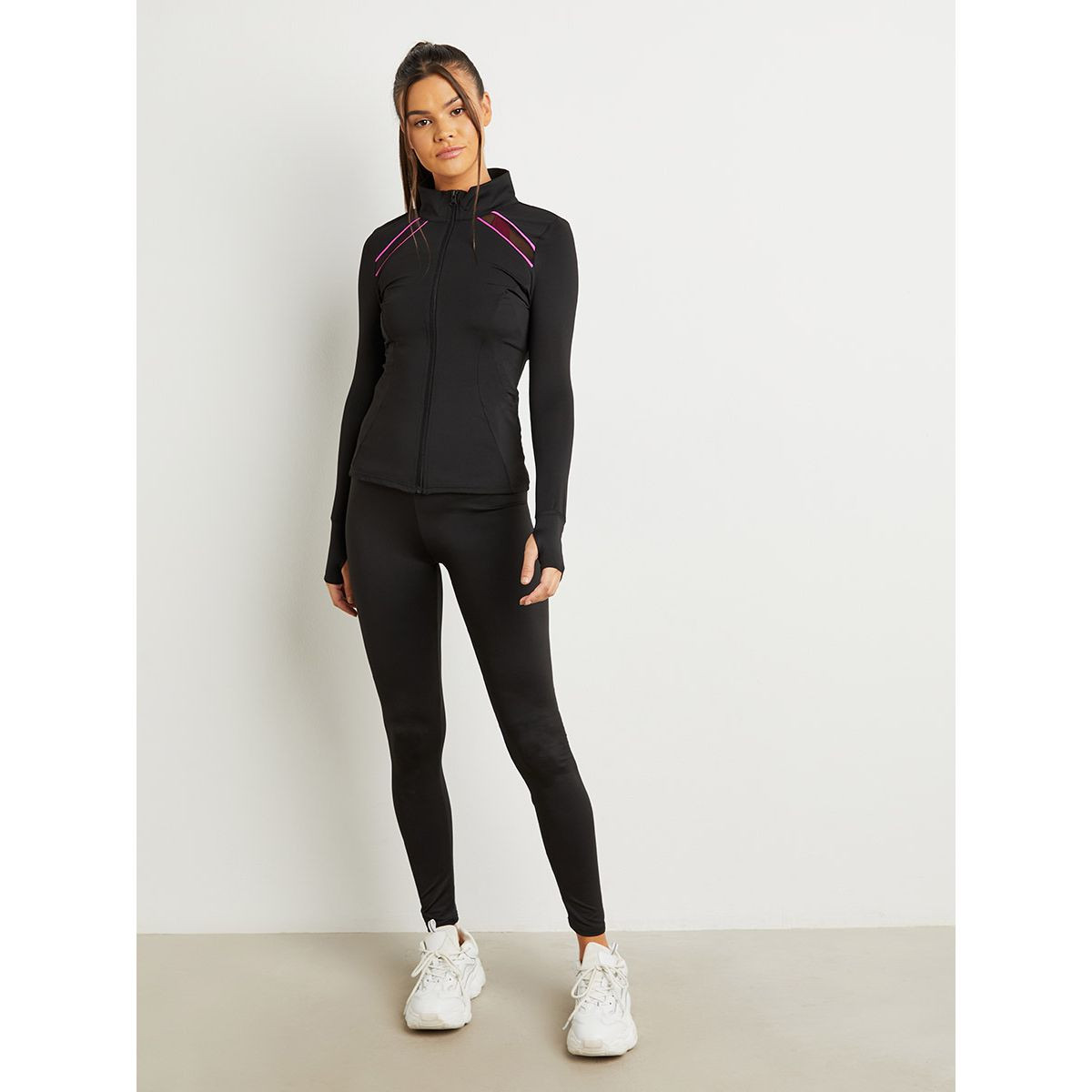 جاكيت رياضي بتداخلات شبكية من ستايلي-sports-women-clothing-coatsandjackets-jackets-image-2