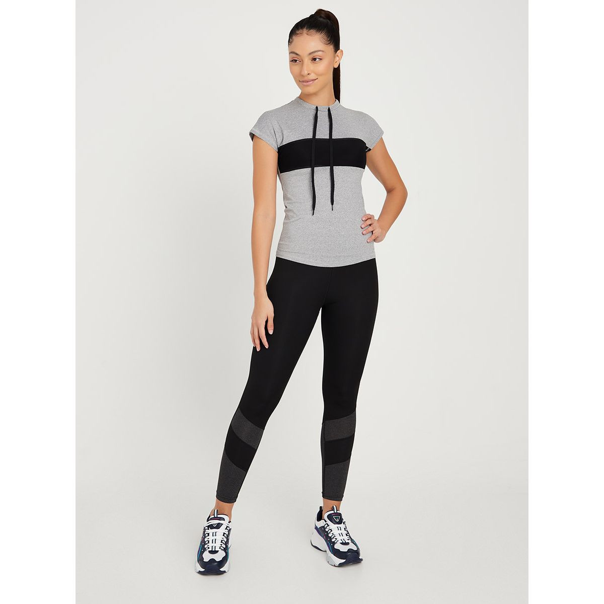 تيشيرت رياضي برباط أمامي من ستايلي-women-clothing-sportswearandactivewear-tshirtsandvests-image-2