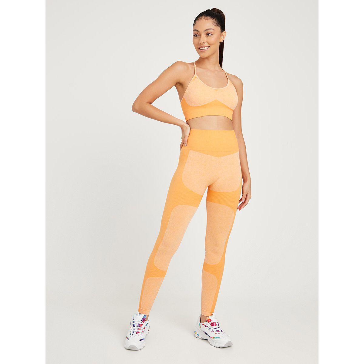طقم رياضي ( ليقنز + صدرية ) من ستايلي-sports-women-clothing-sportsbras-image-1