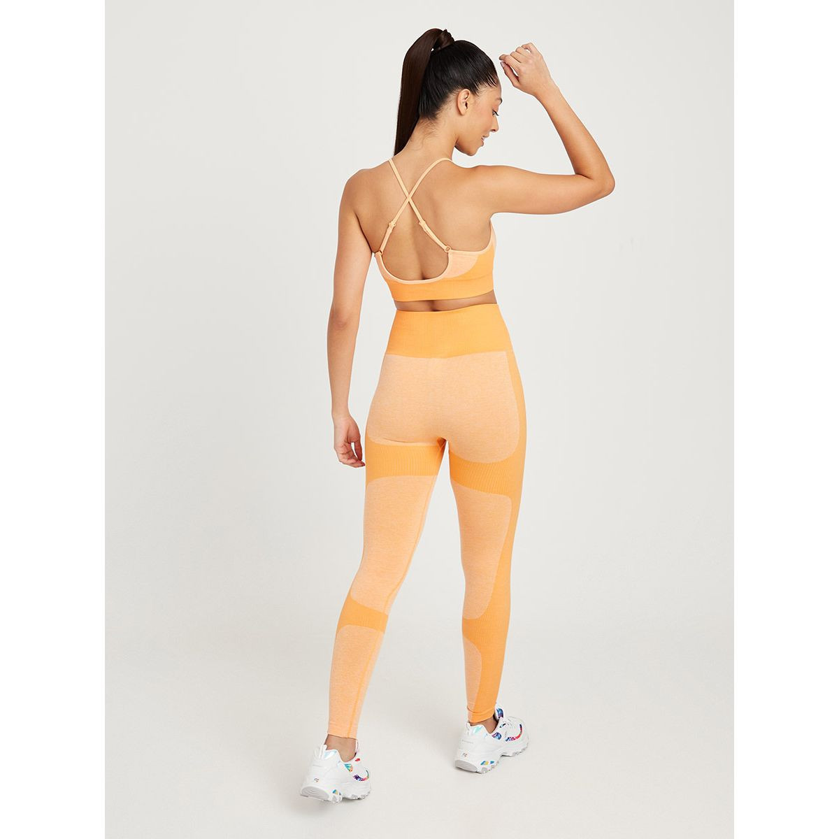 طقم رياضي ( ليقنز + صدرية ) من ستايلي-sports-women-clothing-sportsbras-image-4
