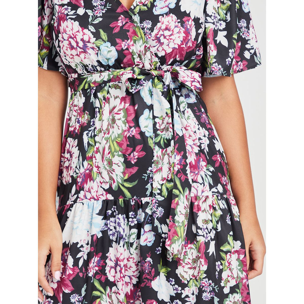 Styli Short Sleeves V Neck Floral Print A-Line Maxi Dress-women-clothing-dresses-image-3