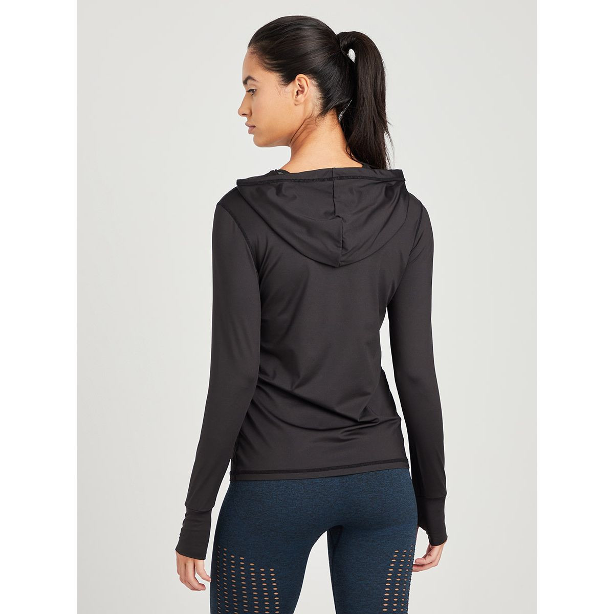 بلوزة رياضية بتداخلات شبكية من ستايلي-women-clothing-sportswearandactivewear-tshirtsandvests-image-1