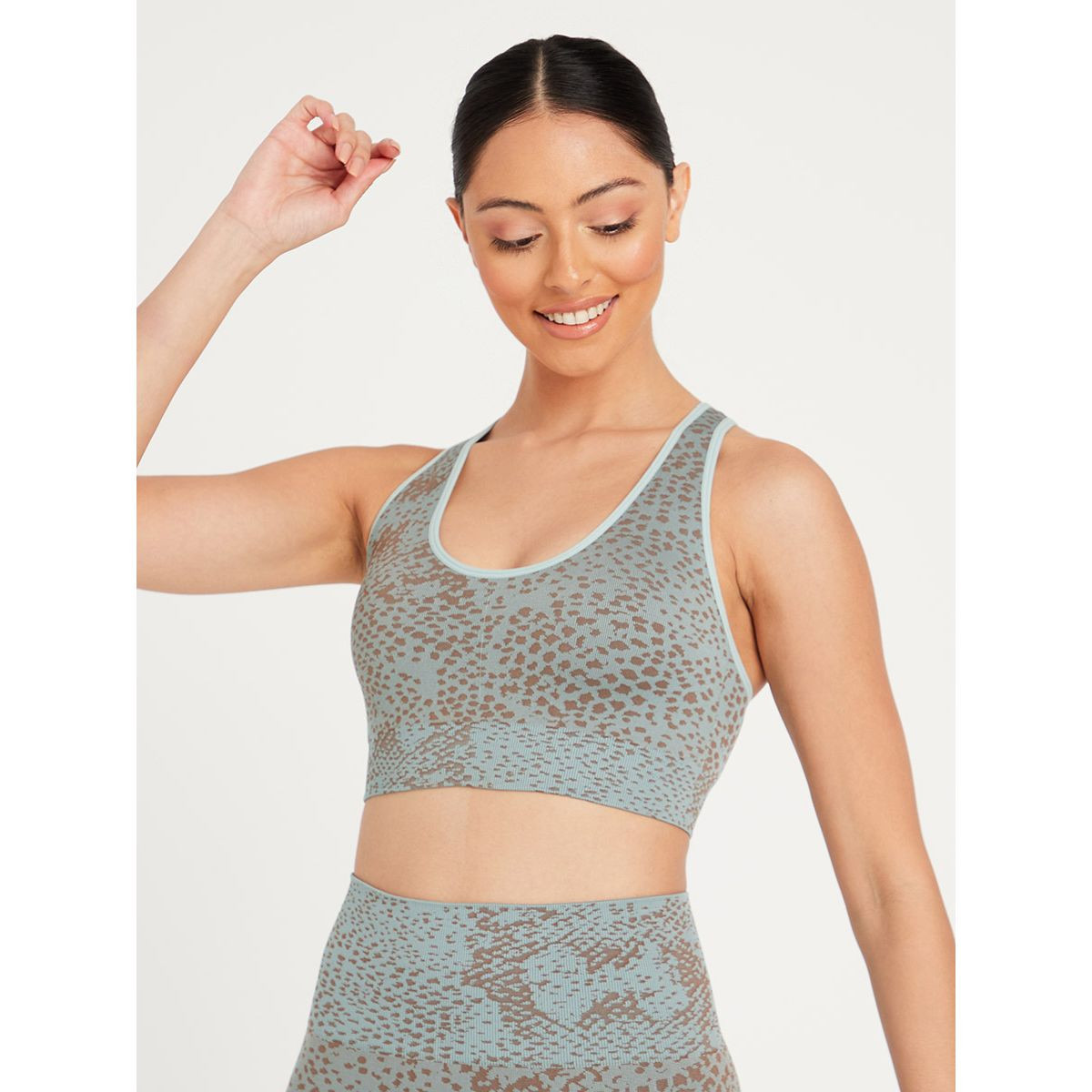 طقم رياضي ( صدرية + ليقنز ) من ستايلي-sports-women-clothing-trackpantsandtracksuits-image-2