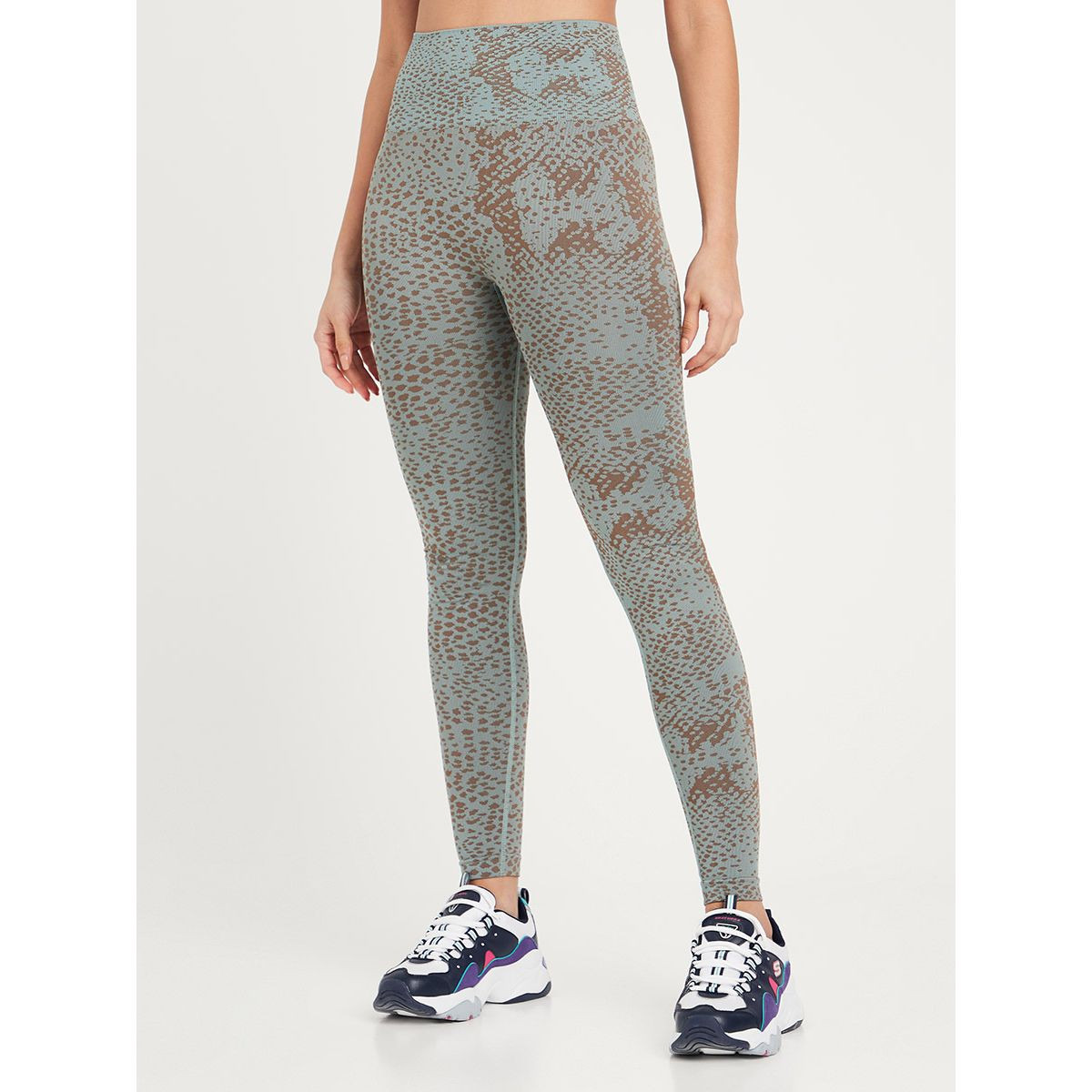 Styli Contrast Elastic Crossback Sports Bra and Leggings Active Set-sports-women-clothing-trackpantsandtracksuits-image-3