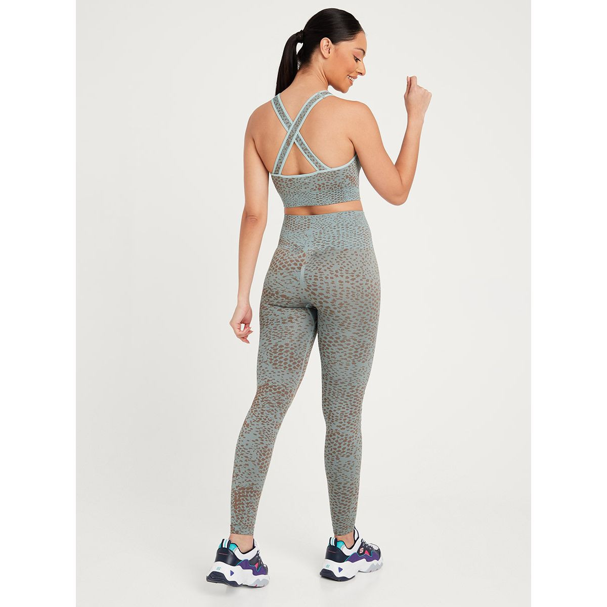 Styli Contrast Elastic Crossback Sports Bra and Leggings Active Set-sports-women-clothing-trackpantsandtracksuits-image-5