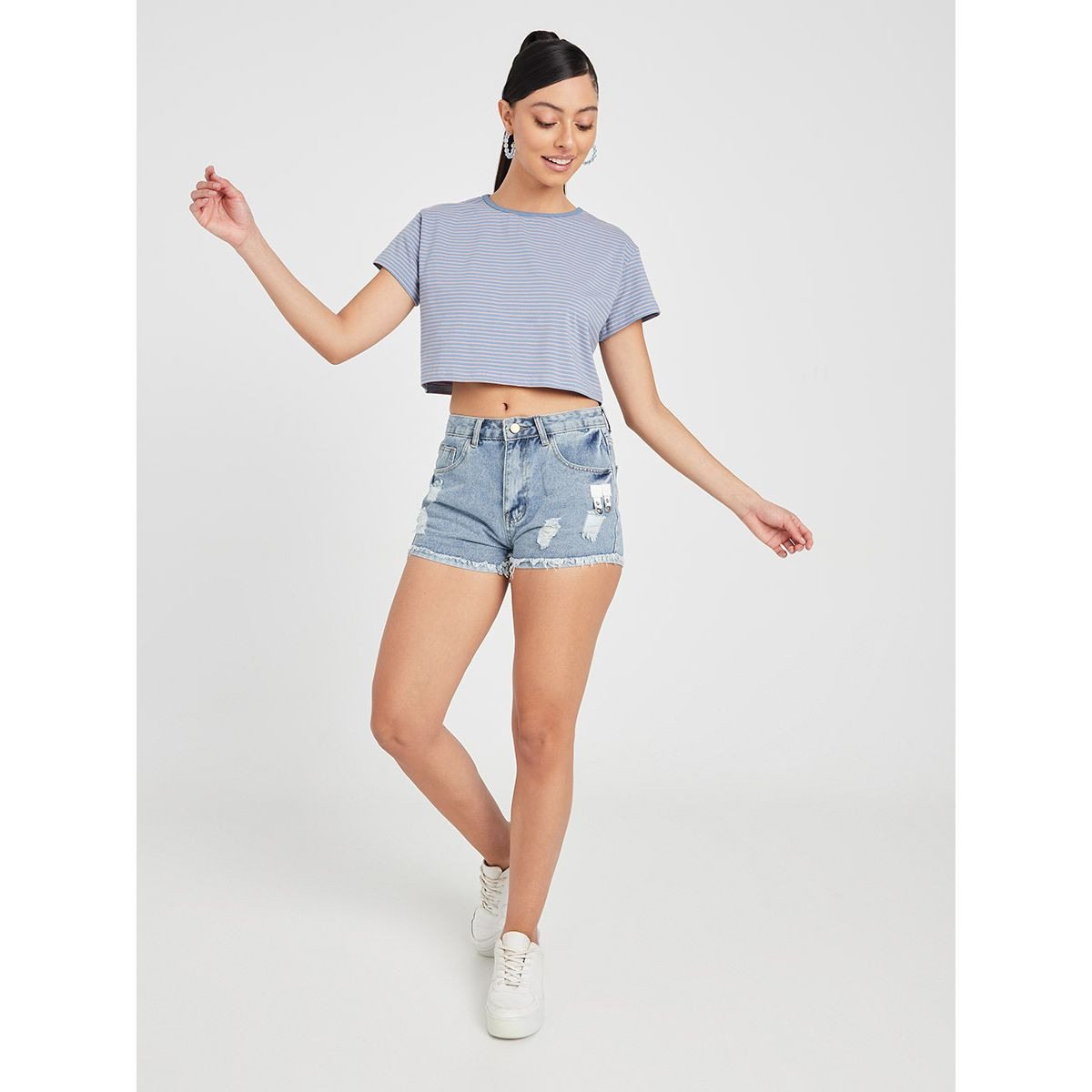 شورت دينيم بحواف شراشيب-women-clothing-shorts-image-2