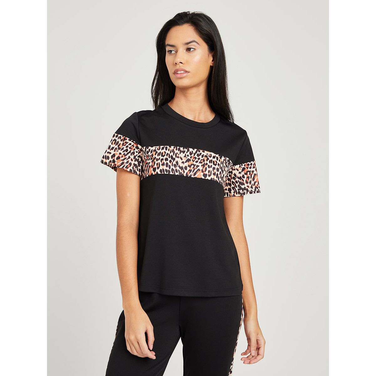 طقم بيجاما مطبعة بطبعة فهد من ستايلي-women-clothing-nightwear-pyjamas-longsets-image-2