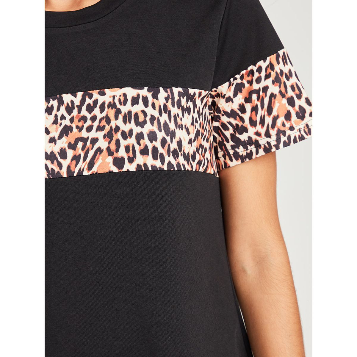طقم بيجاما مطبعة بطبعة فهد من ستايلي-women-clothing-nightwear-pyjamas-longsets-image-3