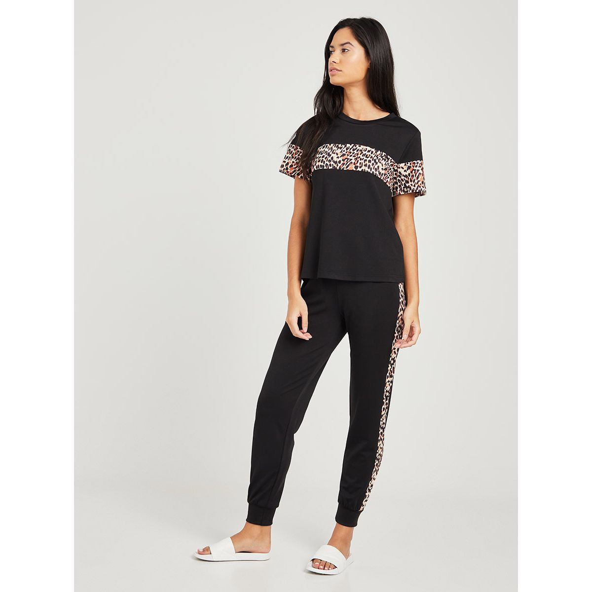 طقم بيجاما مطبعة بطبعة فهد من ستايلي-women-clothing-nightwear-pyjamas-longsets-image-6