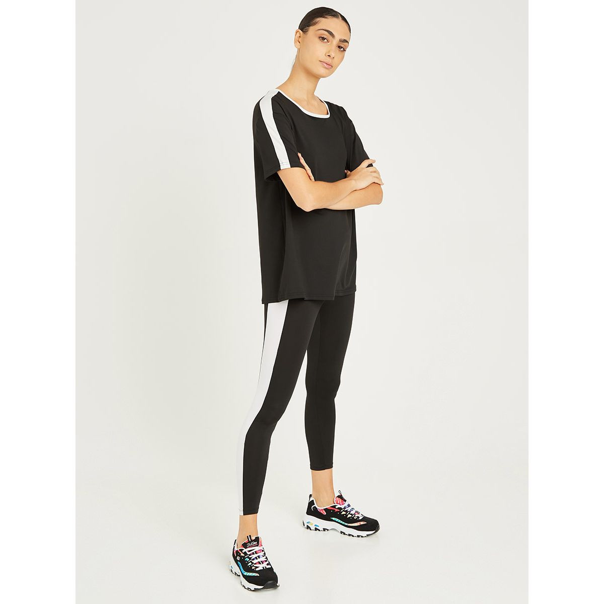 Styli Shoulder Stripe Loose Fit Jersey Active T-shirt-sports-women-clothing-tshirtsandvests-image-2
