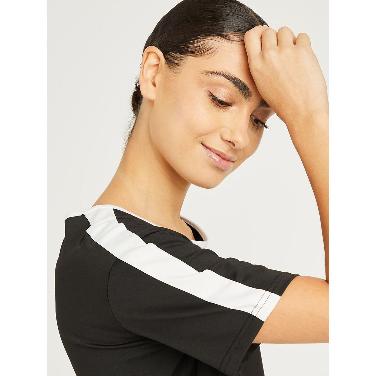 Styli Shoulder Stripe Loose Fit Jersey Active T-shirt-sports-women-clothing-tshirtsandvests-image-3