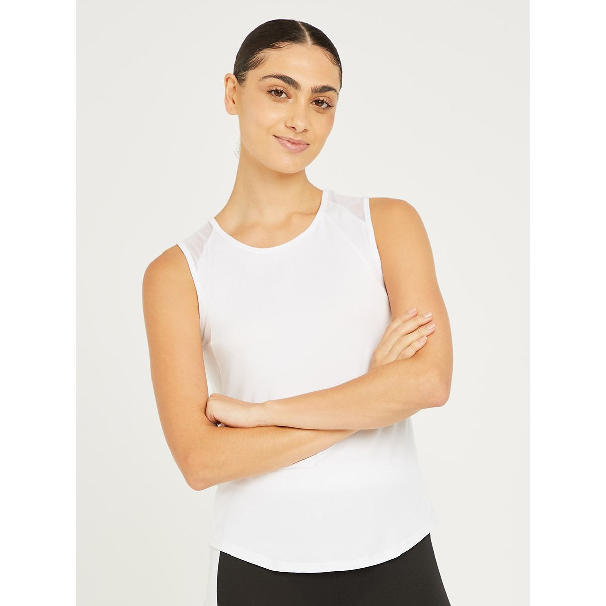 بلوزة رياضية بتفاصيل شبكية من ستايلي-women-clothing-sportswearandactivewear-tshirtsandvests-image-4