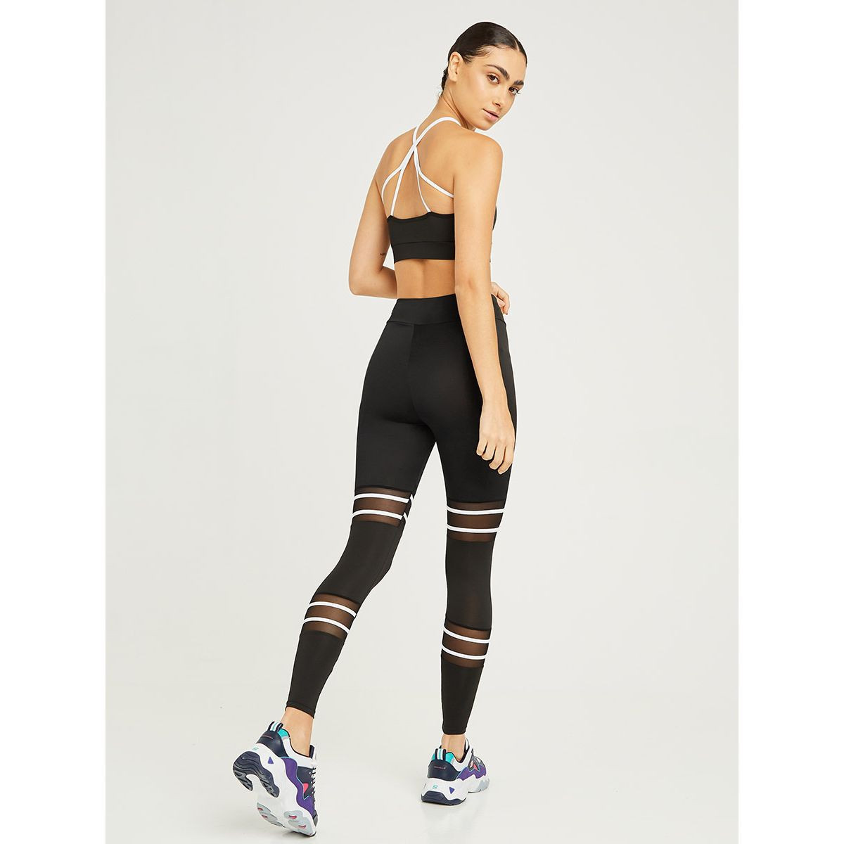 طقم من ( صدرية رياضية + ليقنز ) من ستايلي-sports-women-clothing-trackpantsandtracksuits-image-4