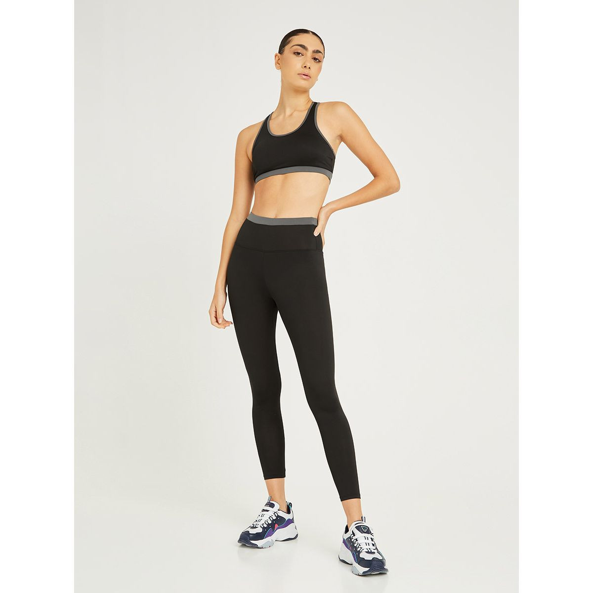 طقم من ( صدرية رياضية + ليقنز ) من ستايلي-sports-women-clothing-trackpantsandtracksuits-image-1