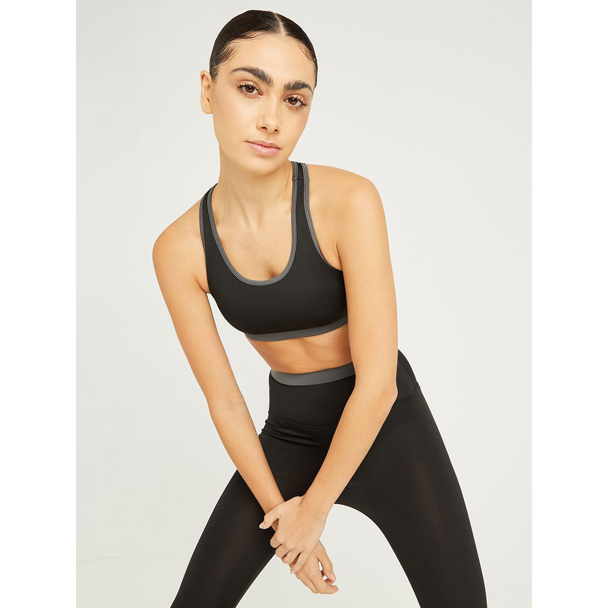طقم من ( صدرية رياضية + ليقنز ) من ستايلي-sports-women-clothing-trackpantsandtracksuits-image-2