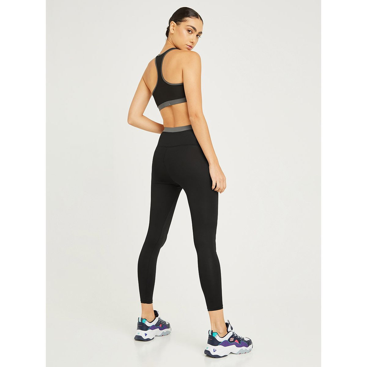 طقم من ( صدرية رياضية + ليقنز ) من ستايلي-sports-women-clothing-trackpantsandtracksuits-image-4