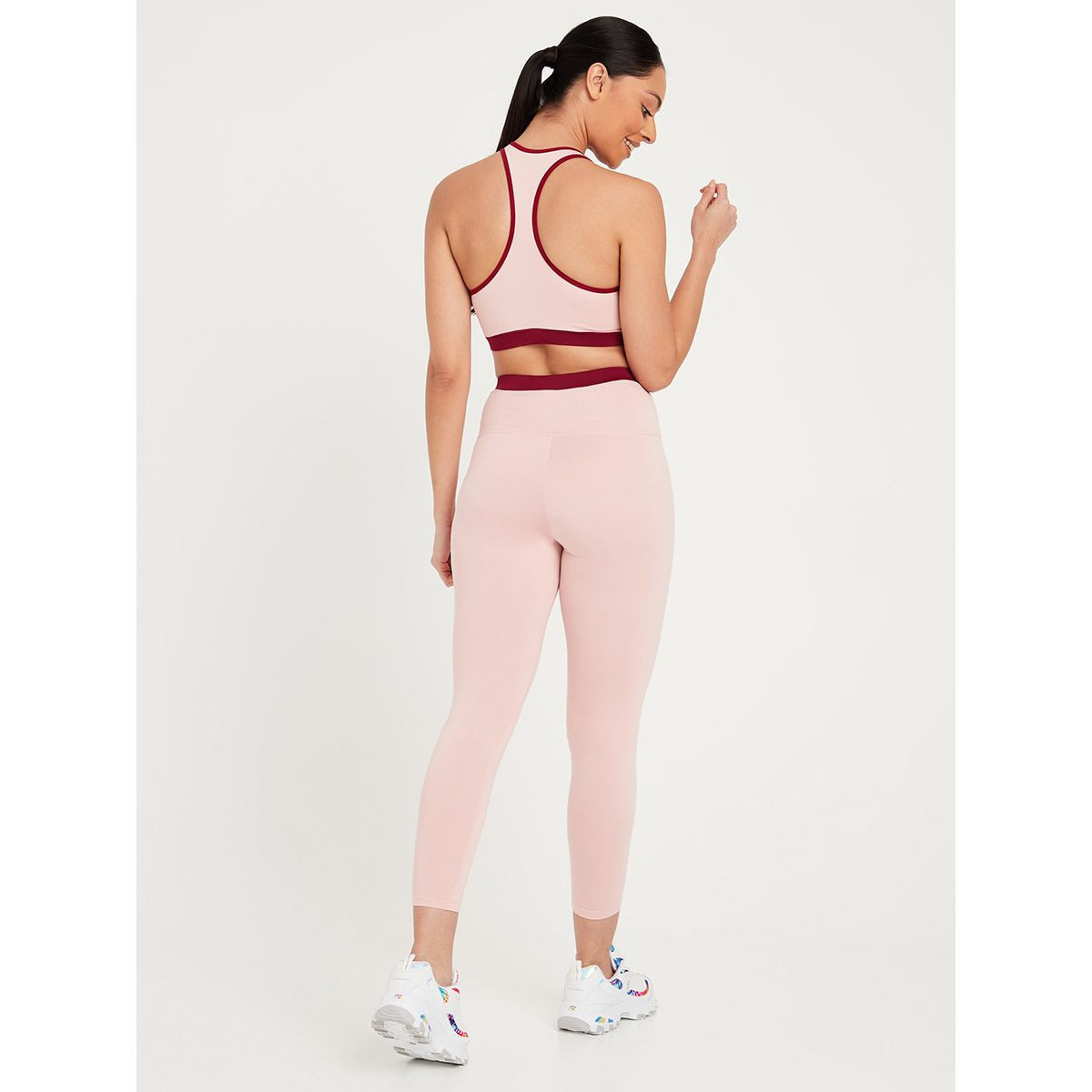 طقم من ( صدرية + ليقنز ) من ستايلي-sports-women-clothing-trackpantsandtracksuits-image-4