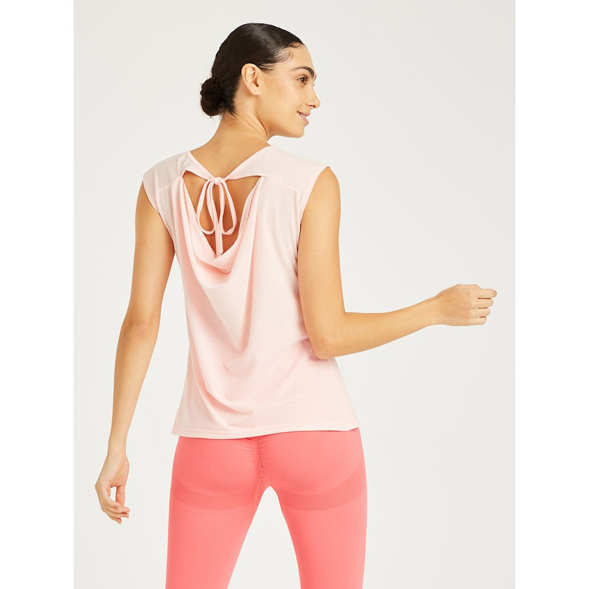 بلوزة رياضية مزينة بفتحات من ستايلي-sports-women-clothing-tshirtsandvests-image-1