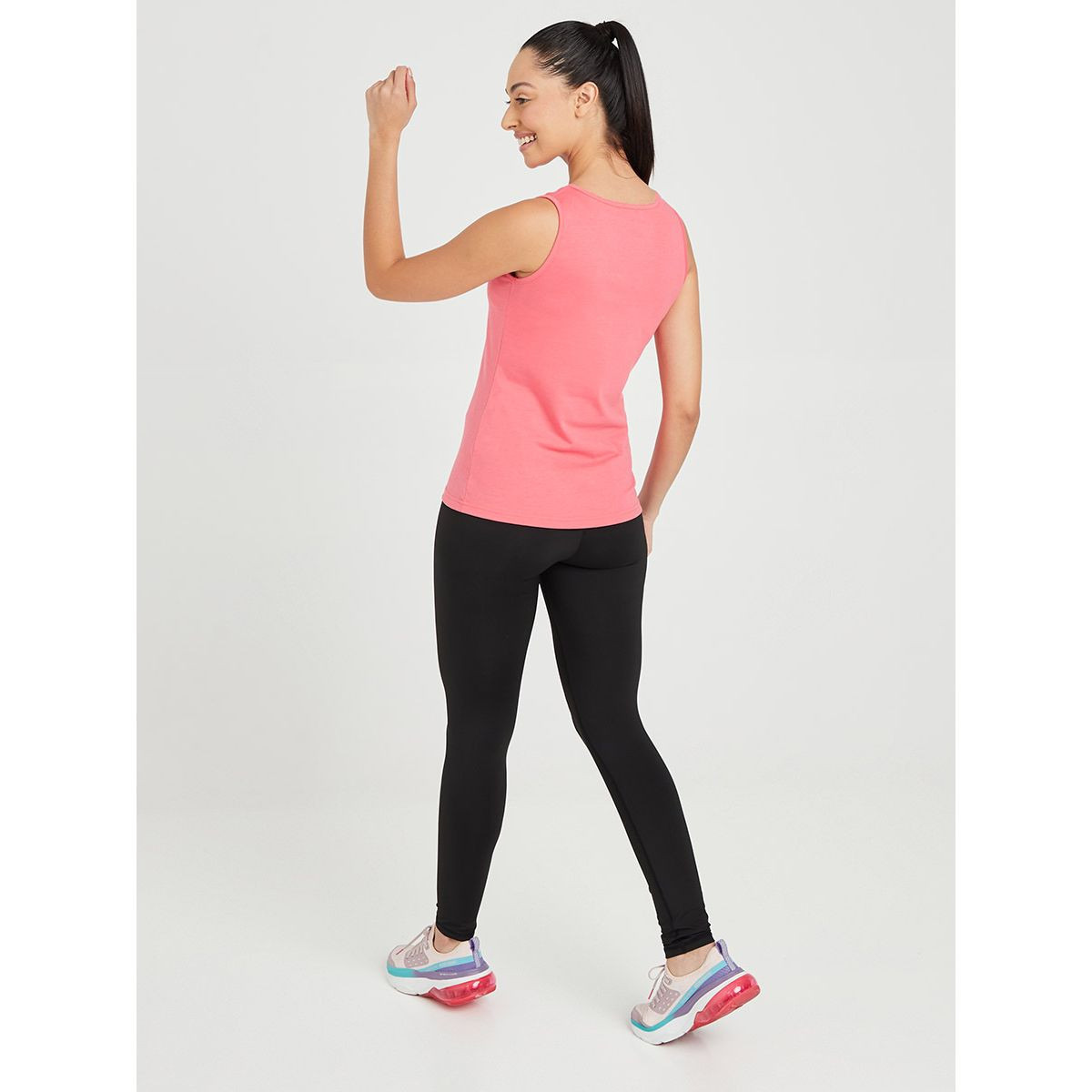 طقم من 3 ( بلوزة + صدرية + ليقنز ) من ستايلي-sports-women-clothing-trackpantsandtracksuits-image-4