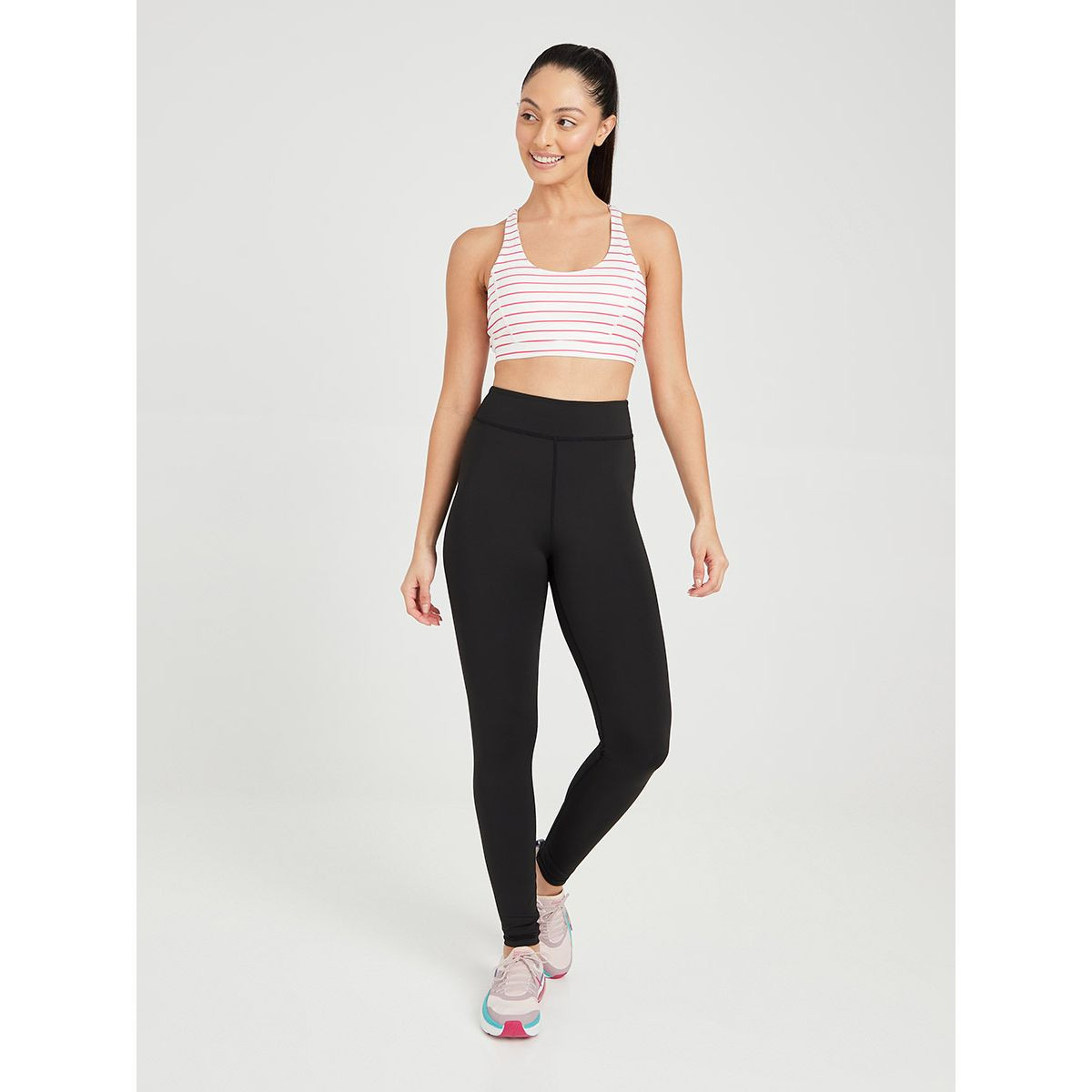 طقم من 3 ( بلوزة + صدرية + ليقنز ) من ستايلي-sports-women-clothing-trackpantsandtracksuits-image-5