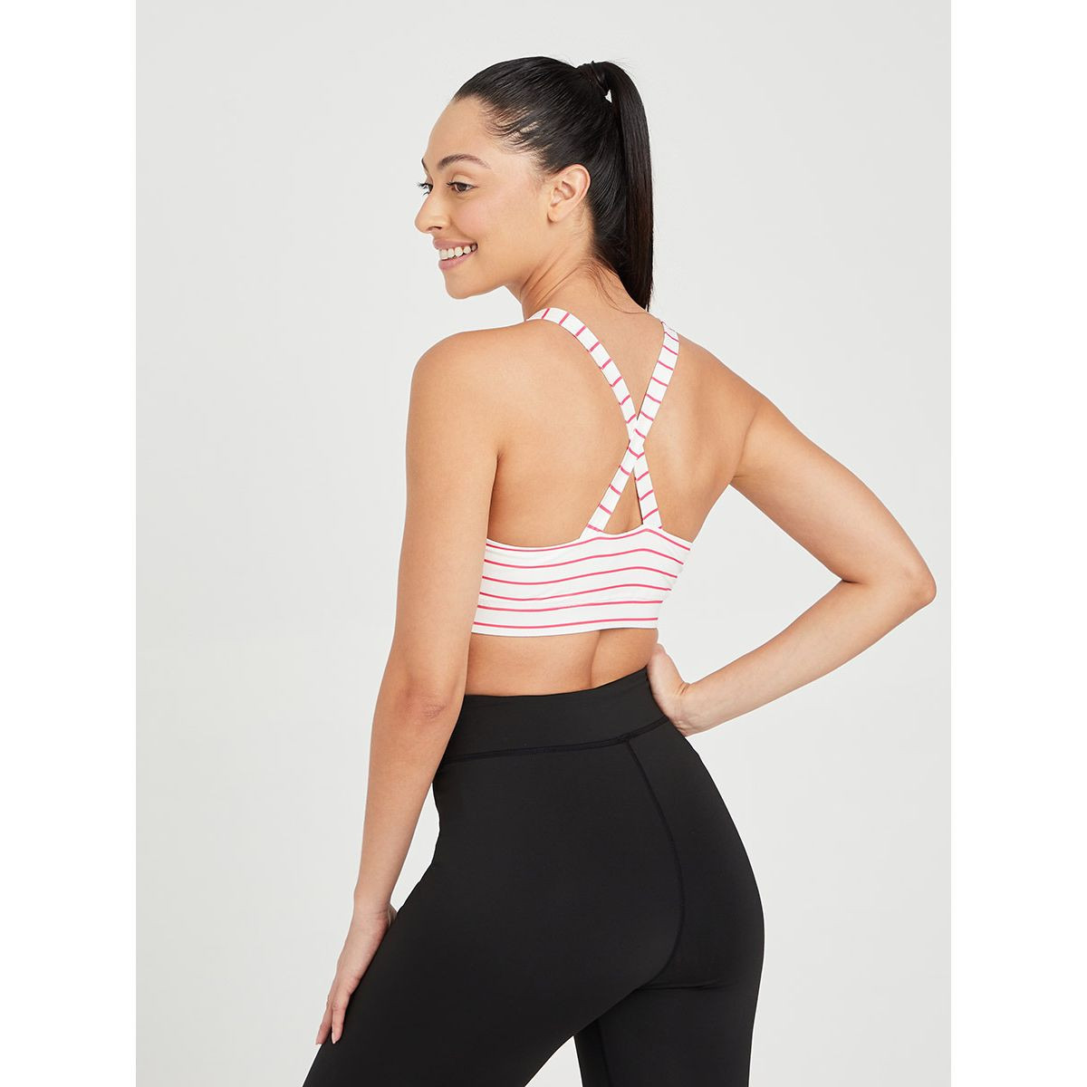 طقم من 3 ( بلوزة + صدرية + ليقنز ) من ستايلي-sports-women-clothing-trackpantsandtracksuits-image-7
