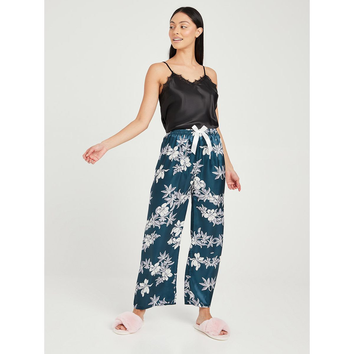 طقم بيجاما ( بلوزة + بنطال ) من ستايلي-women-clothing-nightwear-pyjamas-longsets-image-1