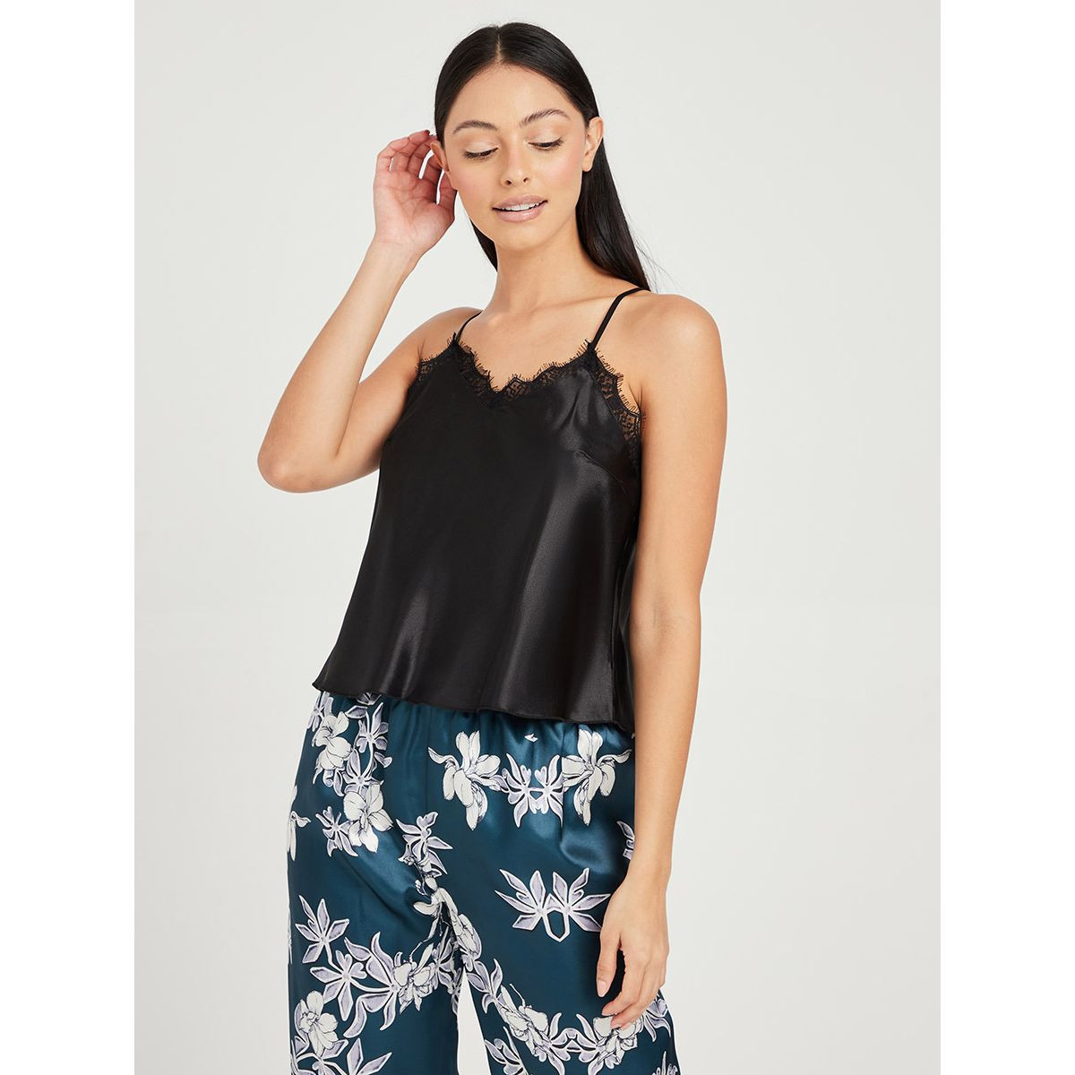 طقم بيجاما ( بلوزة + بنطال ) من ستايلي-women-clothing-nightwear-pyjamas-longsets-image-4